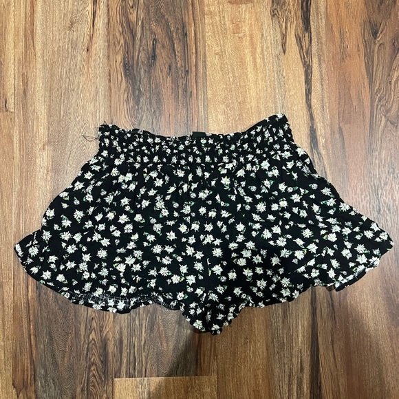 wild fable Pants - Wild Fable Black Floral High Waist Shorts Size XXL EUC Stretchy Flowy and Comfy